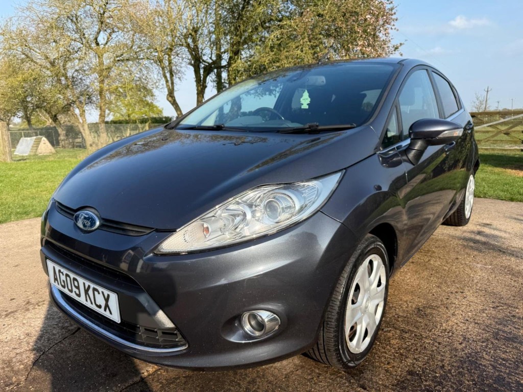 View FORD FIESTA 1.6 TDCi Titanium 5dr