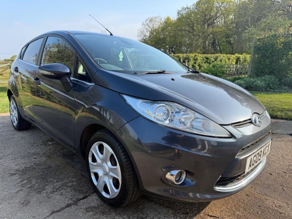 View FORD FIESTA 1.6 TDCi Titanium 5dr