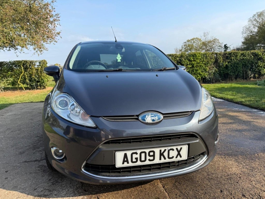 View FORD FIESTA 1.6 TDCi Titanium 5dr