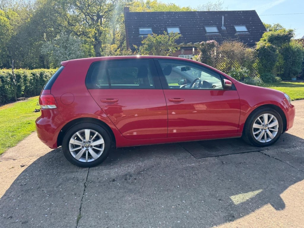 VOLKSWAGEN GOLF