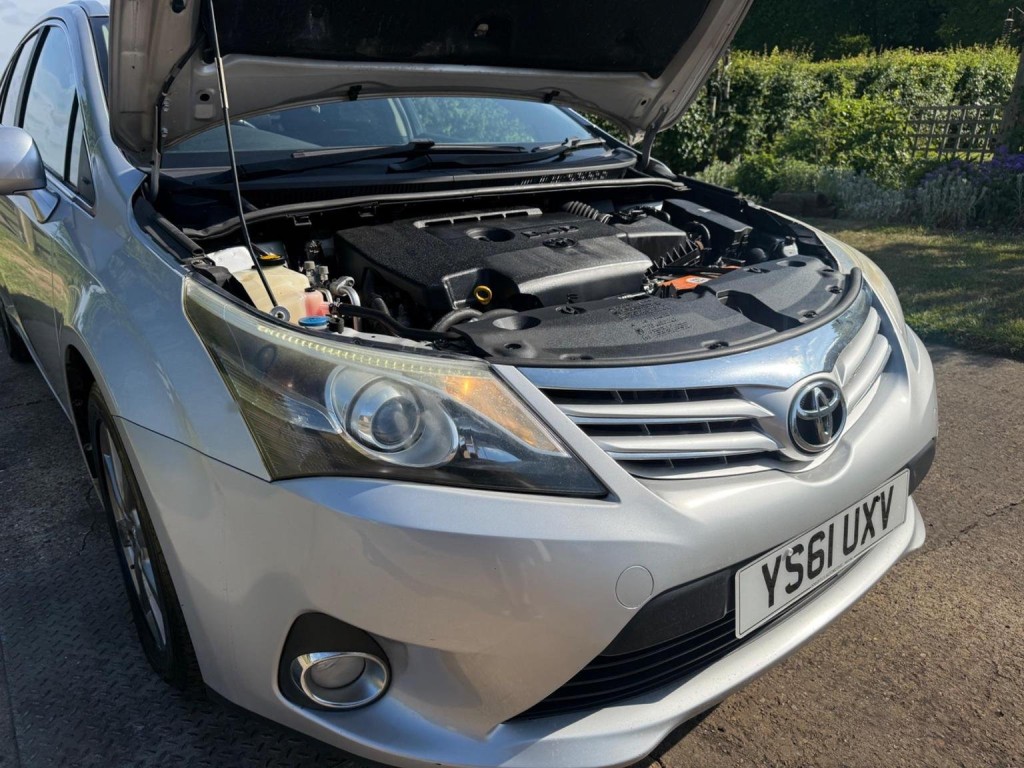 TOYOTA AVENSIS