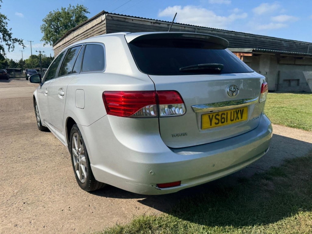 TOYOTA AVENSIS
