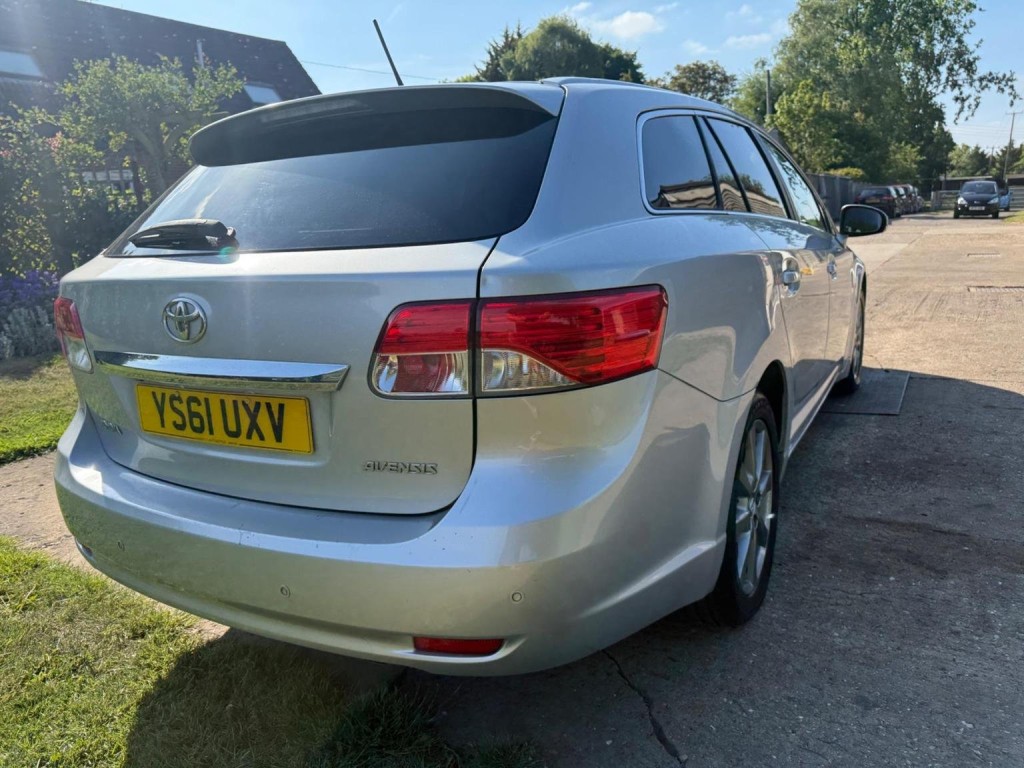TOYOTA AVENSIS