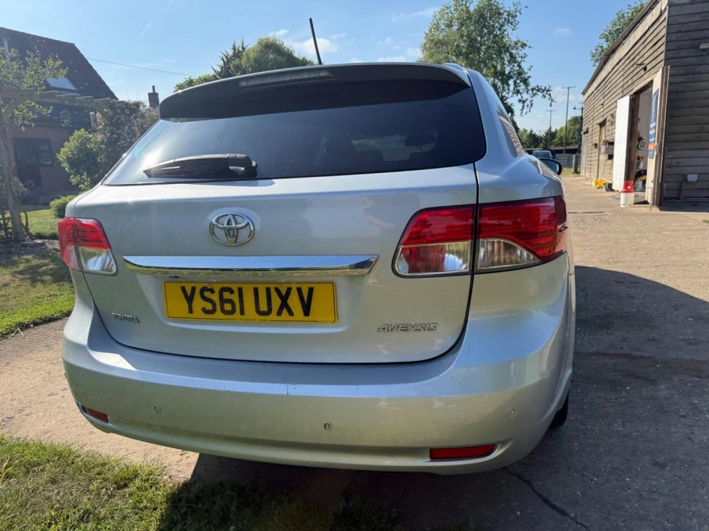 TOYOTA AVENSIS