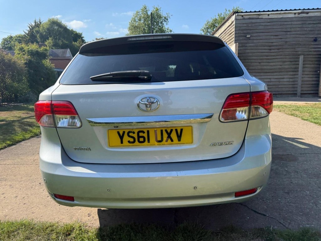 TOYOTA AVENSIS