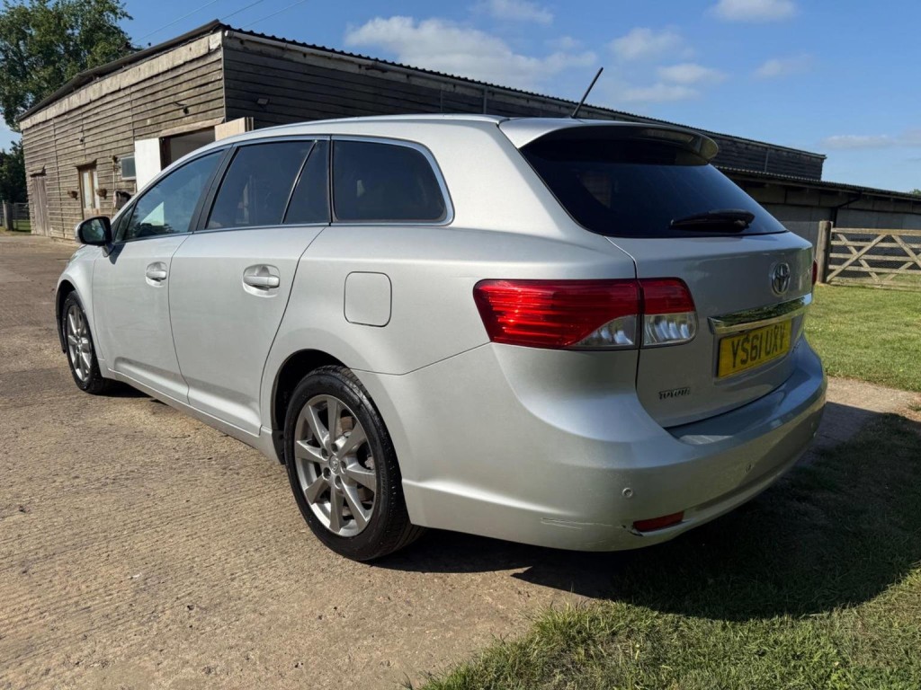 TOYOTA AVENSIS