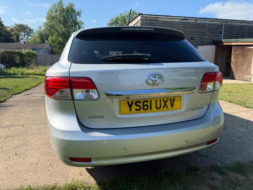 TOYOTA AVENSIS