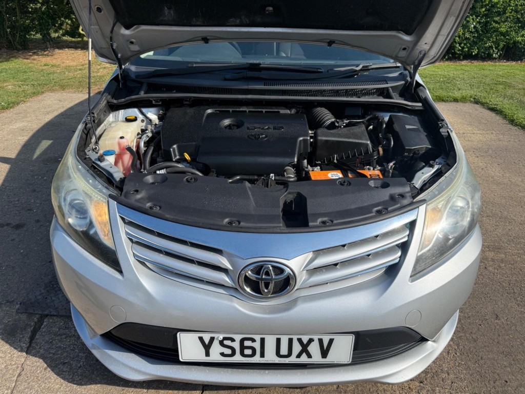 TOYOTA AVENSIS