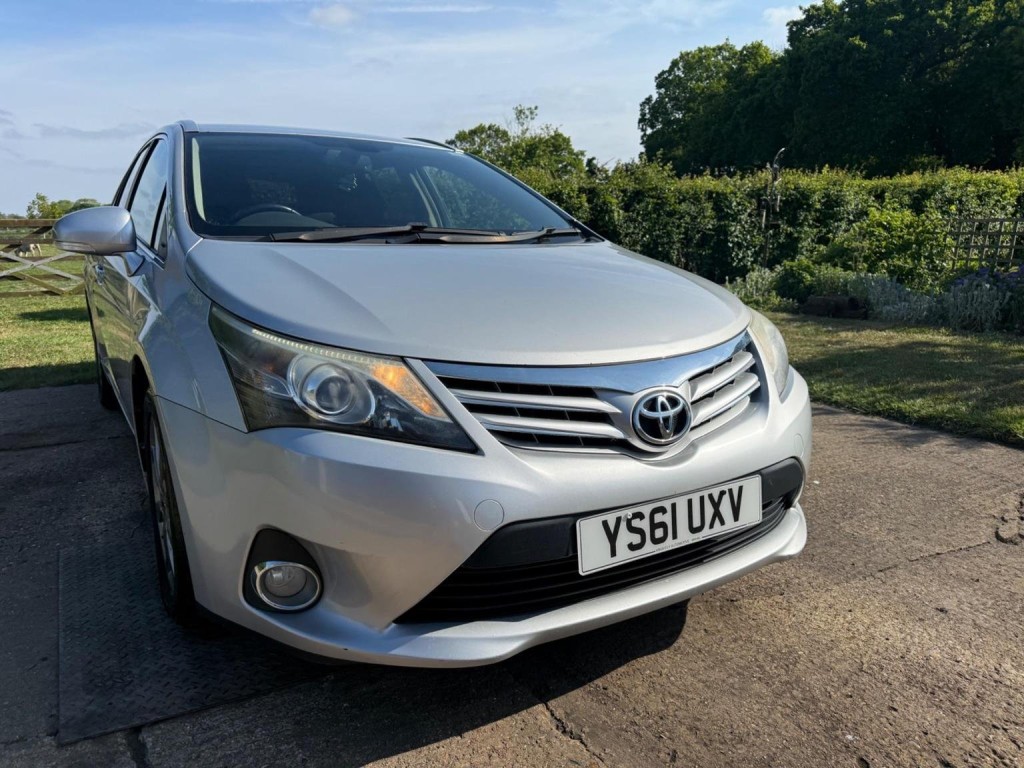 TOYOTA AVENSIS