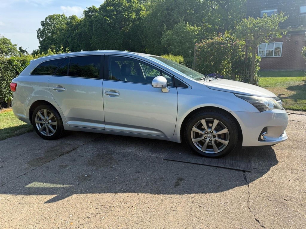 TOYOTA AVENSIS