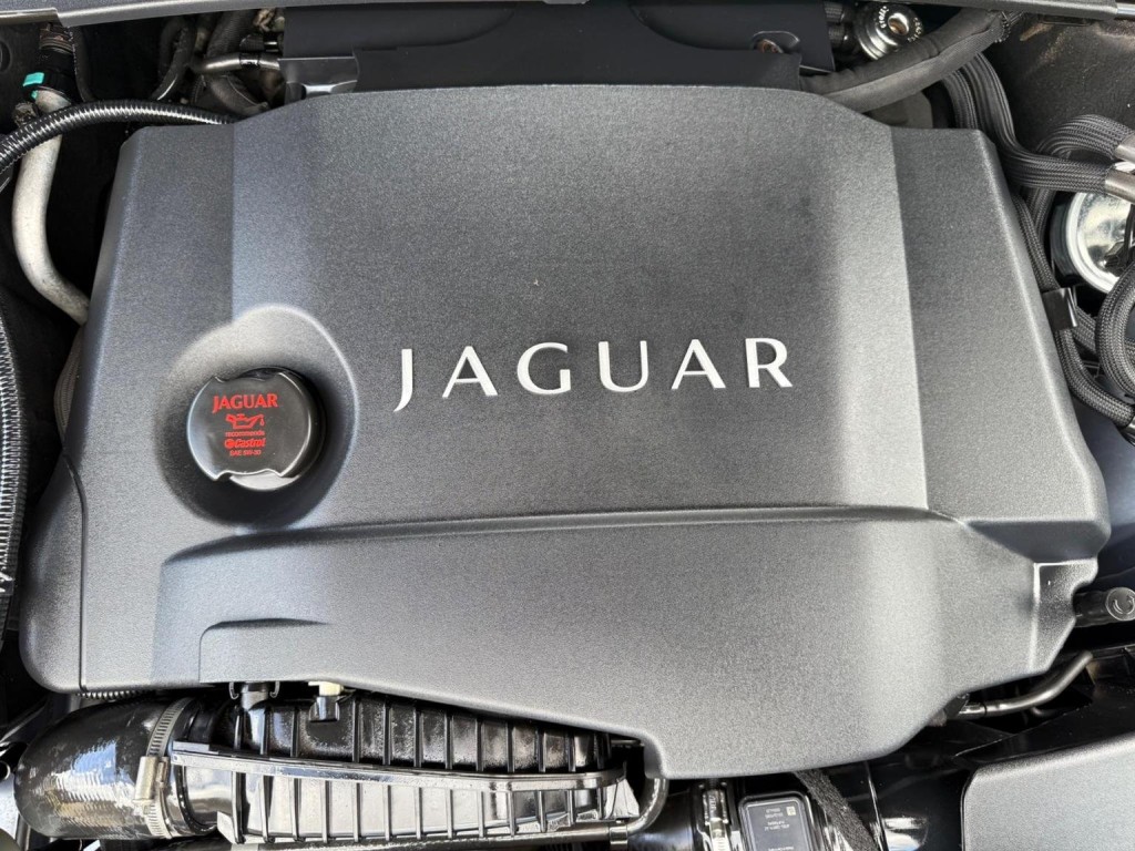 JAGUAR XF