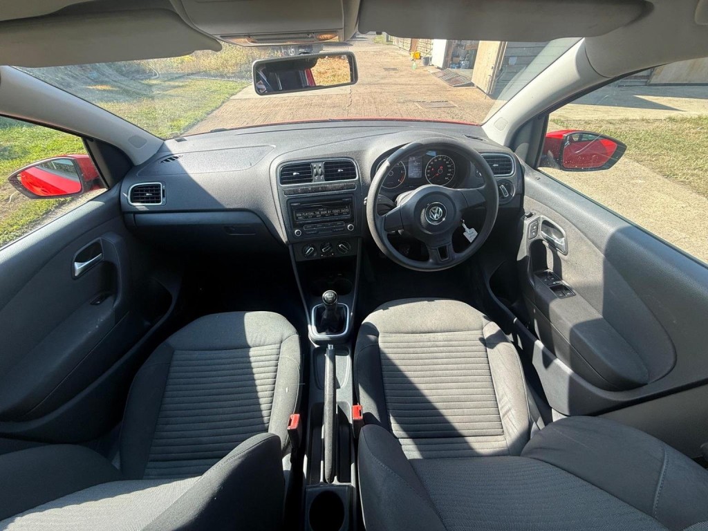 VOLKSWAGEN POLO