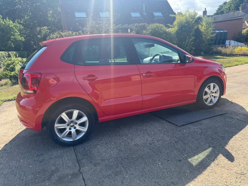 VOLKSWAGEN POLO