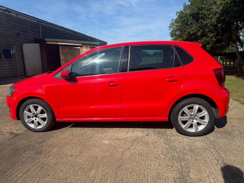 VOLKSWAGEN POLO