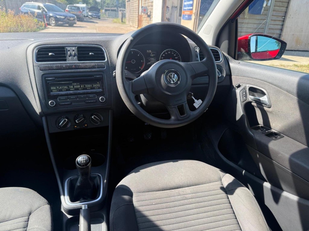 VOLKSWAGEN POLO