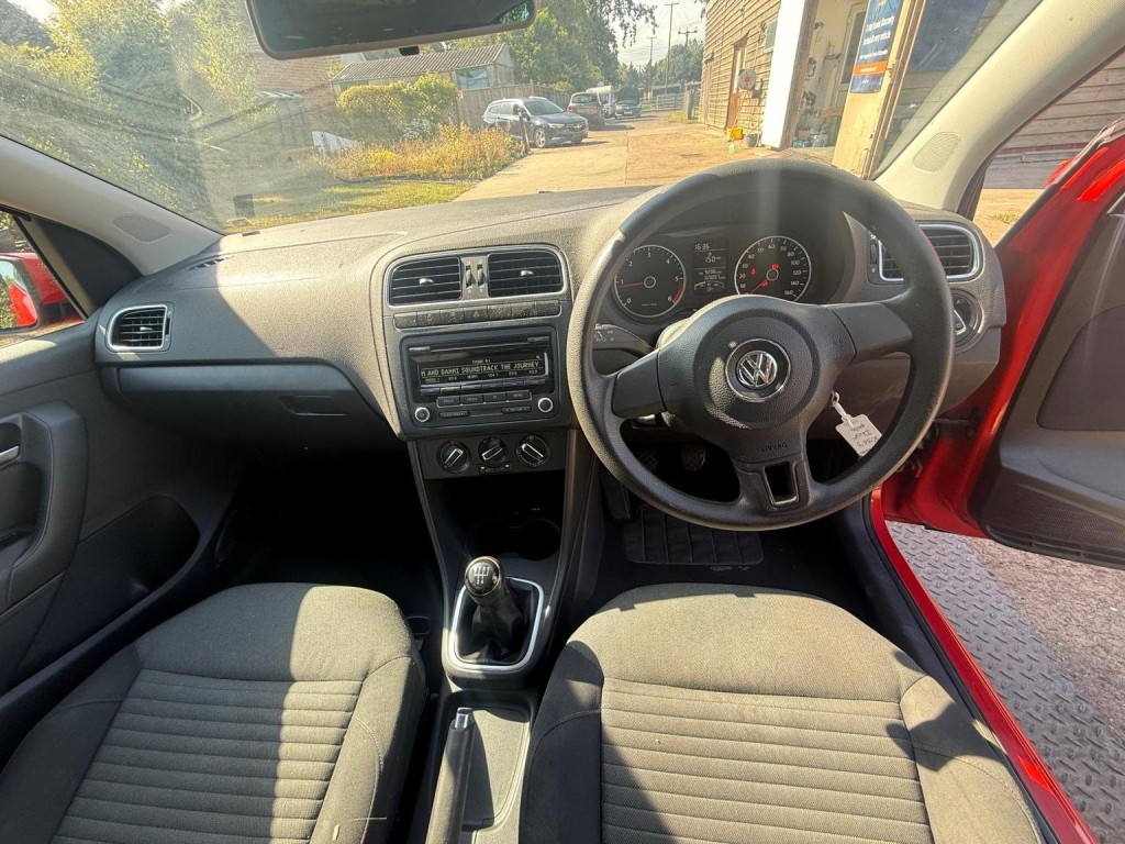 VOLKSWAGEN POLO