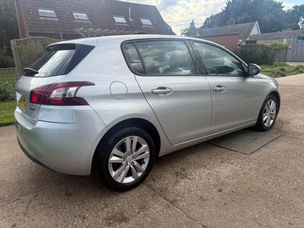 PEUGEOT 308