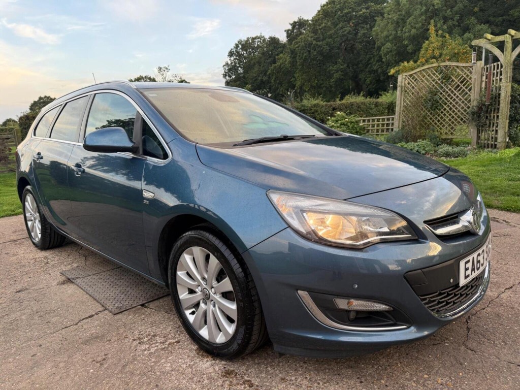 View VAUXHALL ASTRA 2.0 CDTi SE Sports Tourer Euro 5 (s/s) 5dr