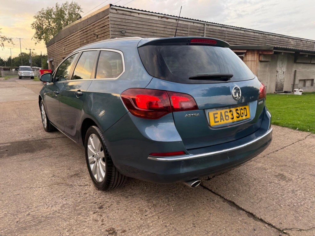 VAUXHALL ASTRA