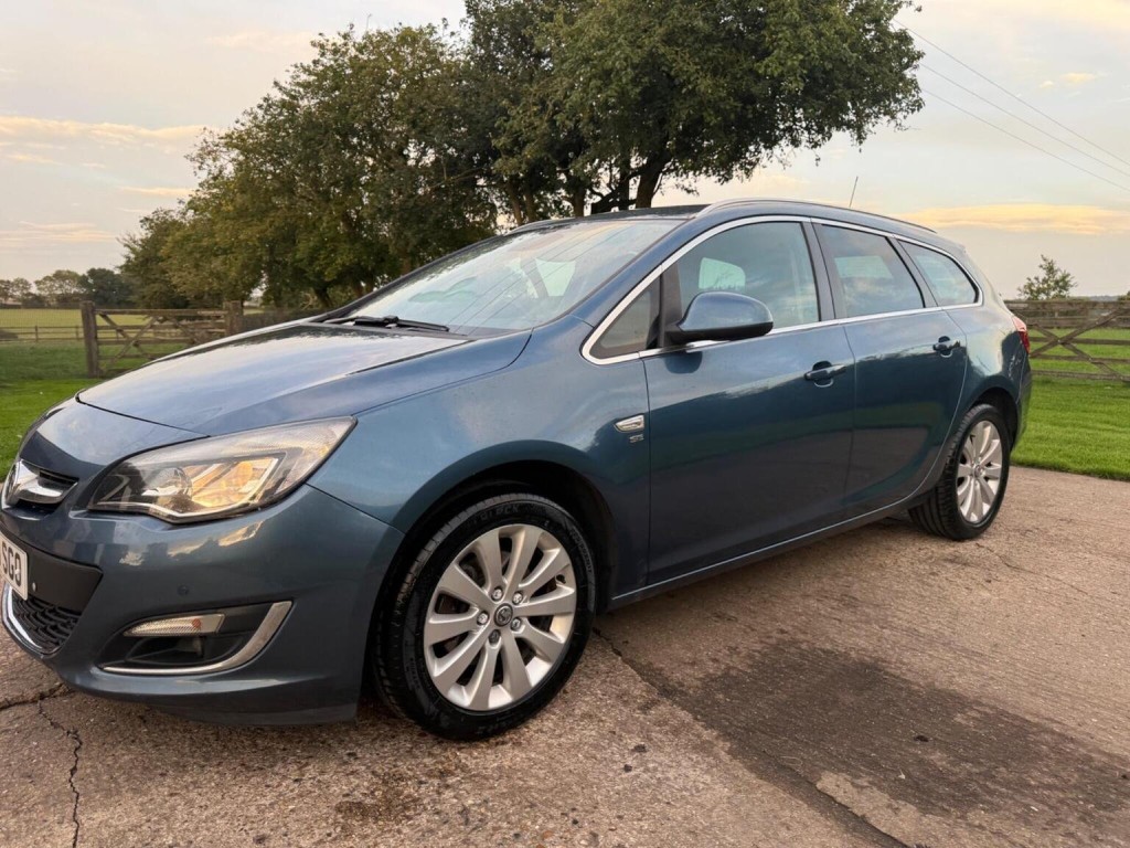 View VAUXHALL ASTRA 2.0 CDTi SE Sports Tourer Euro 5 (s/s) 5dr