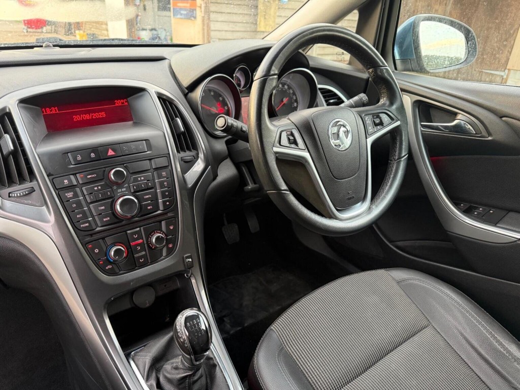 VAUXHALL ASTRA