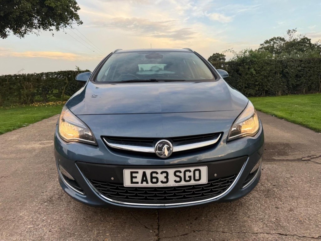 View VAUXHALL ASTRA 2.0 CDTi SE Sports Tourer Euro 5 (s/s) 5dr