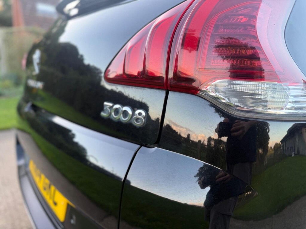 PEUGEOT 3008