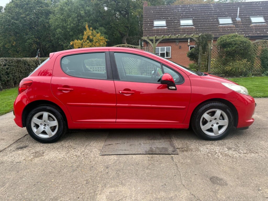 PEUGEOT 207