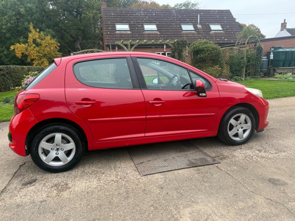 PEUGEOT 207