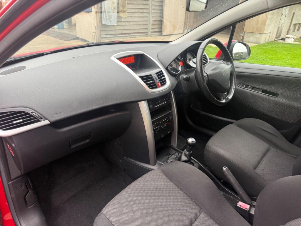 PEUGEOT 207