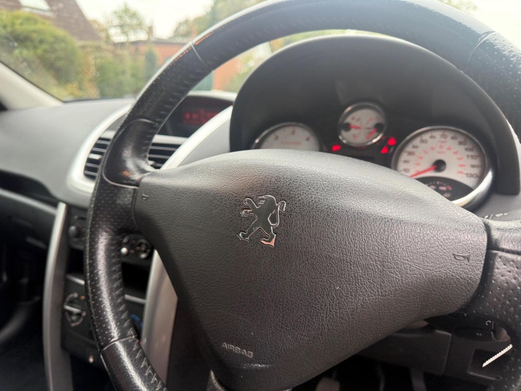 PEUGEOT 207