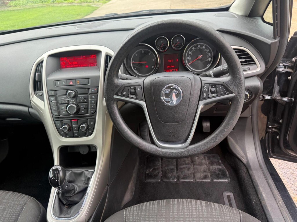 VAUXHALL ASTRA
