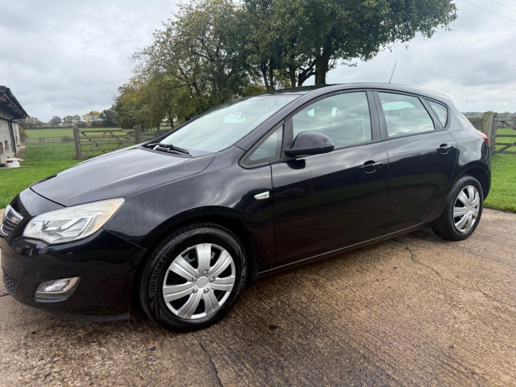 View VAUXHALL ASTRA 1.7 CDTi ecoFLEX Exclusiv Euro 5 5dr