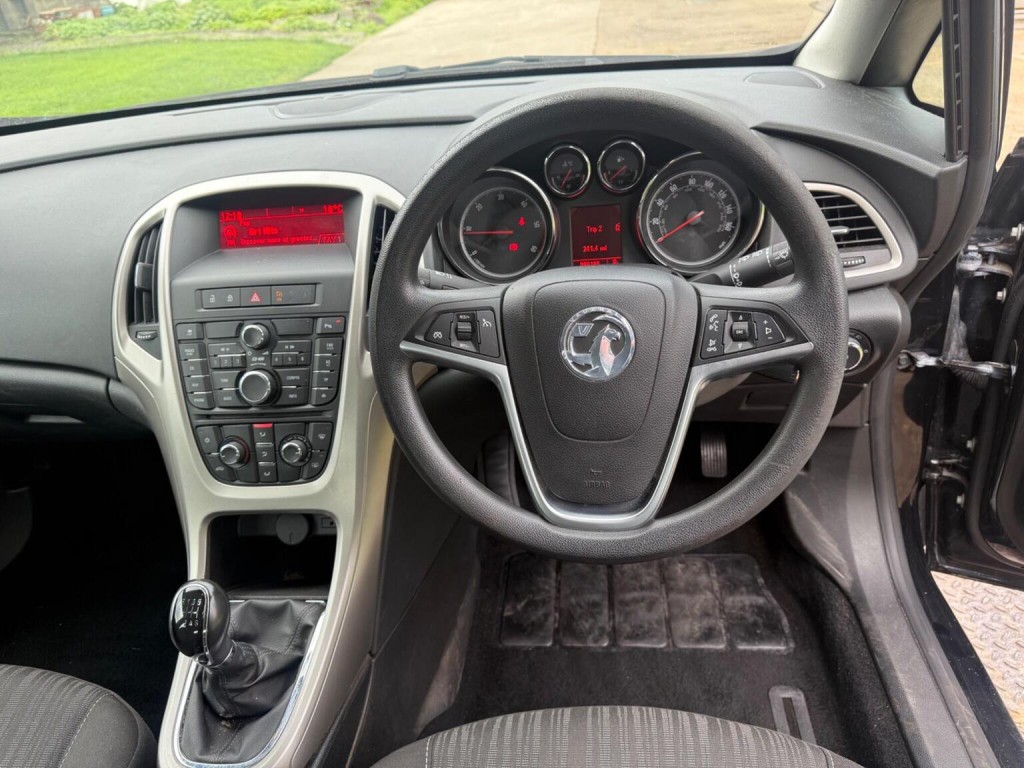 VAUXHALL ASTRA