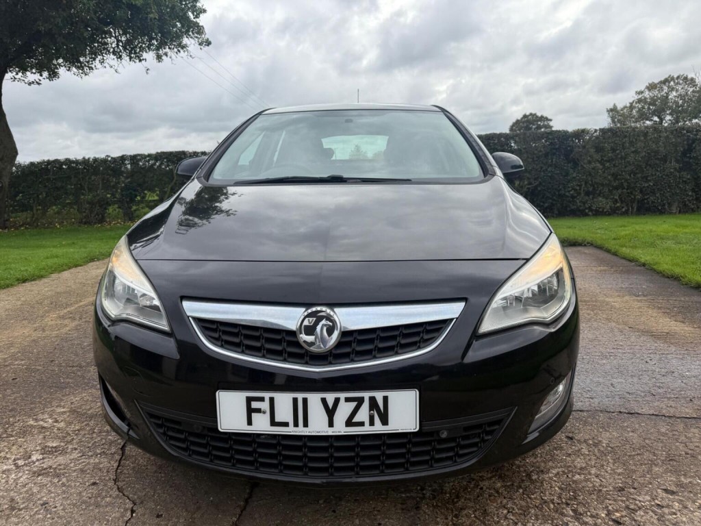 View VAUXHALL ASTRA 1.7 CDTi ecoFLEX Exclusiv Euro 5 5dr