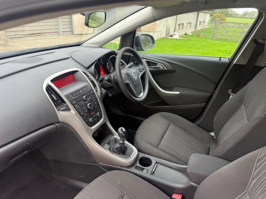 VAUXHALL ASTRA