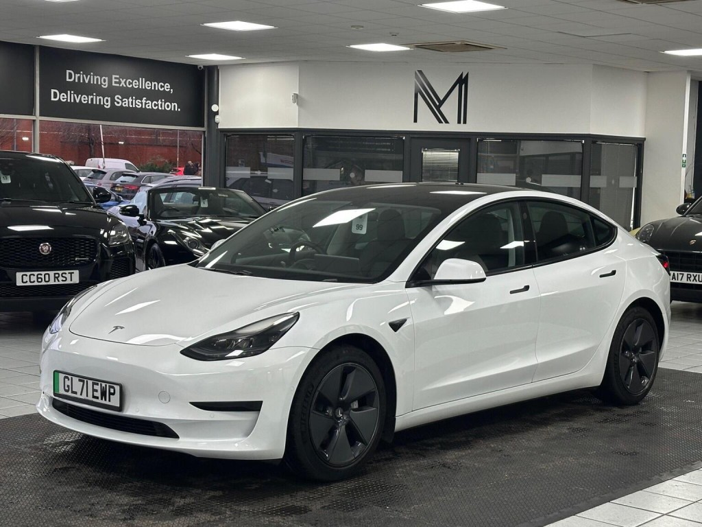 TESLA MODEL 3