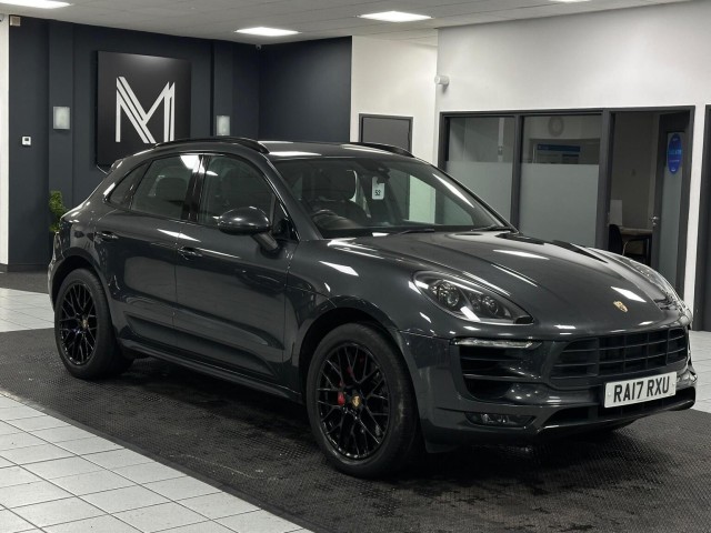 PORSCHE MACAN