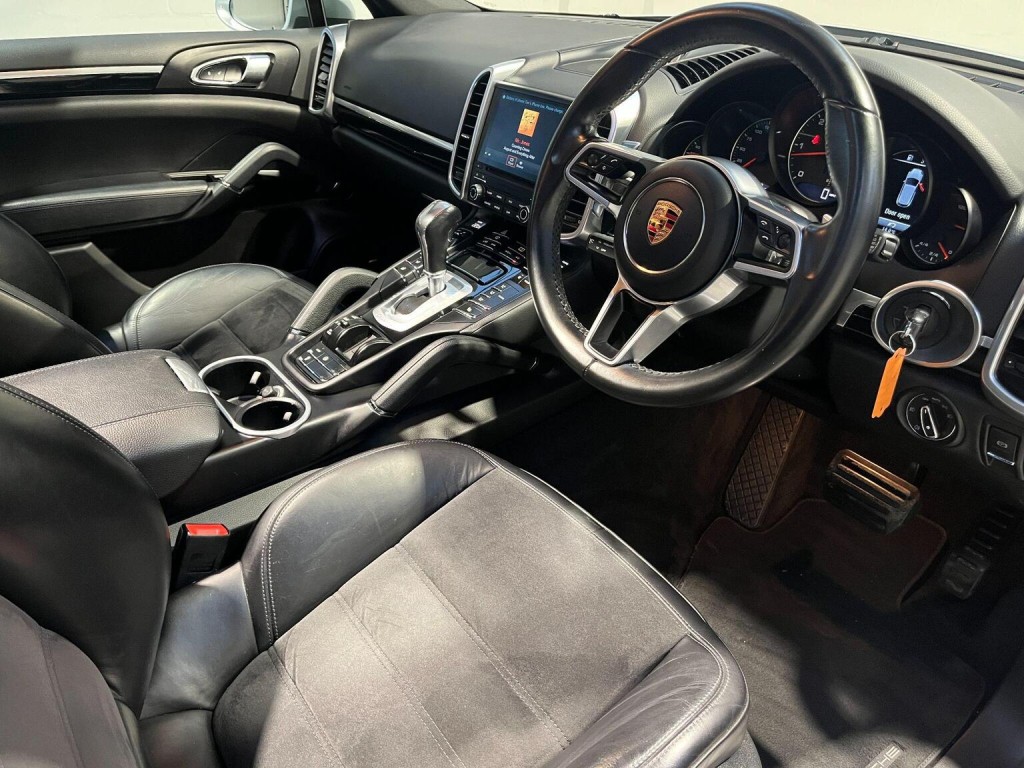 PORSCHE CAYENNE