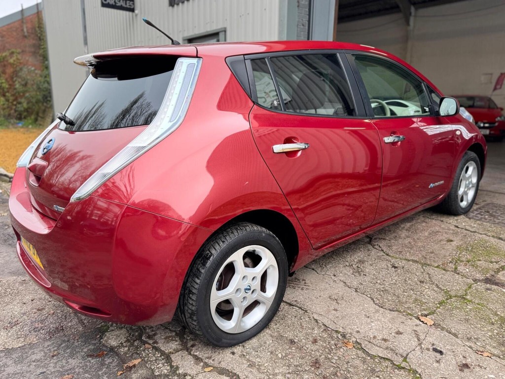 NISSAN LEAF