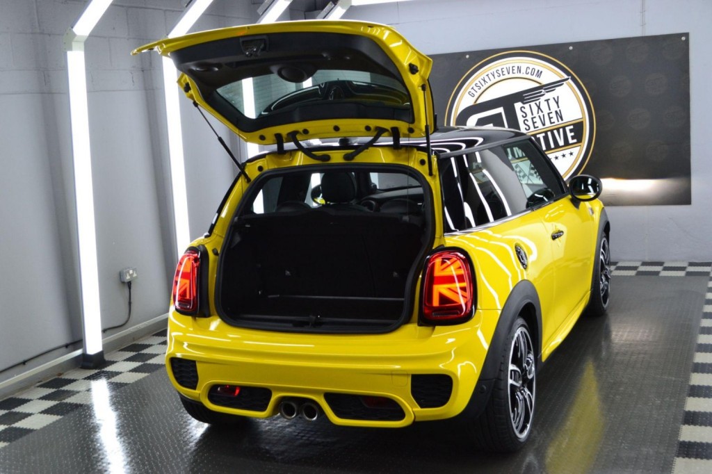 MINI HATCH