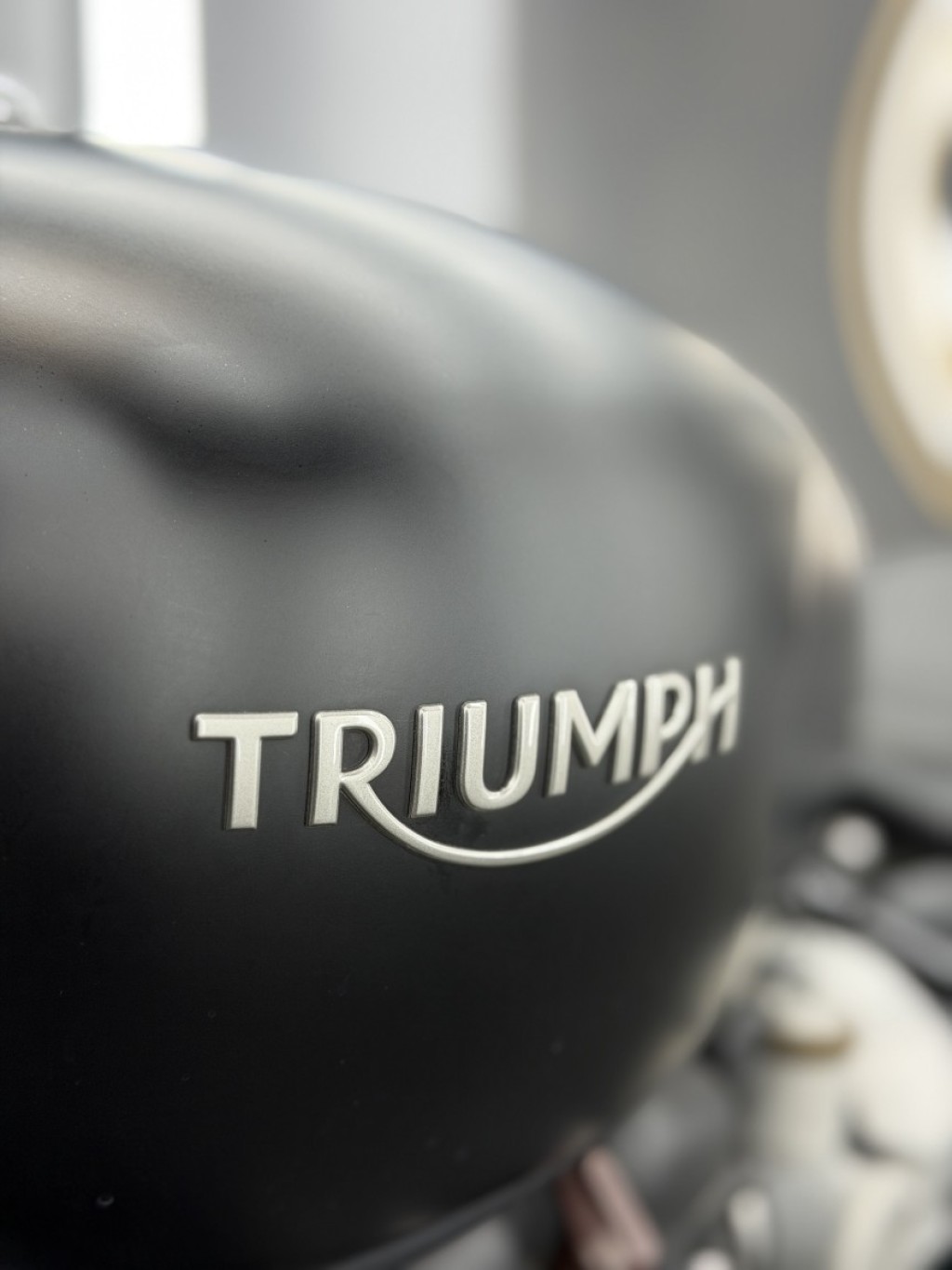 TRIUMPH Bobber