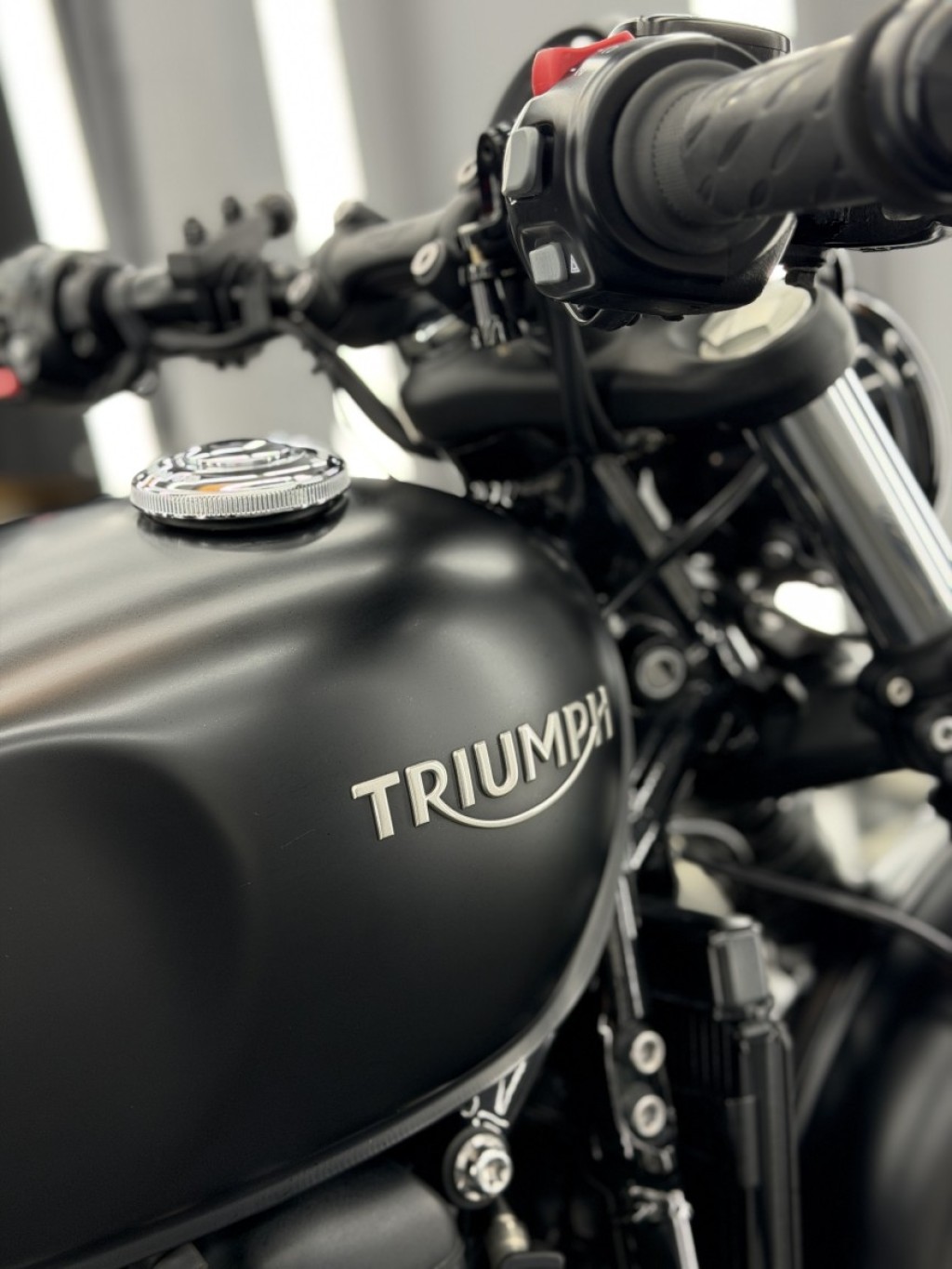 TRIUMPH Bobber