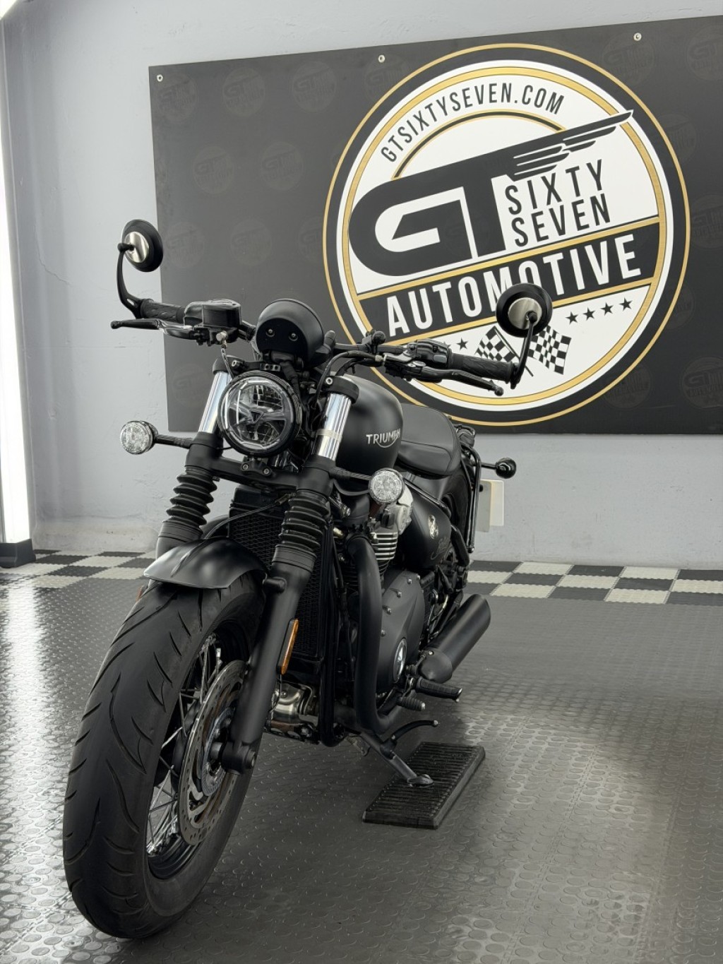 TRIUMPH Bobber
