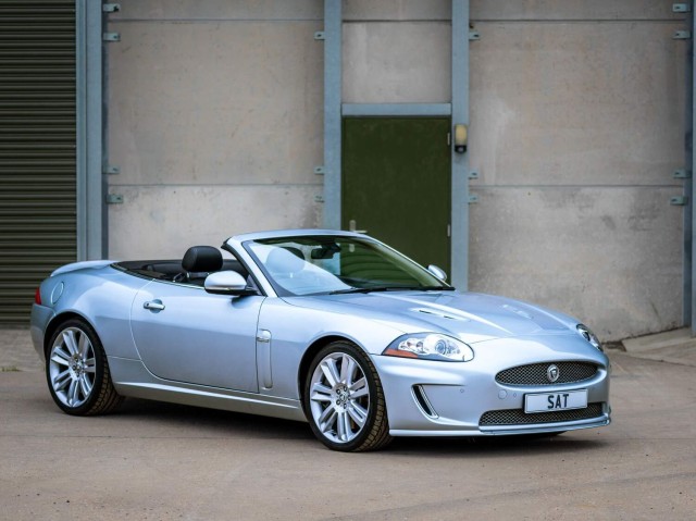 JAGUAR XKR