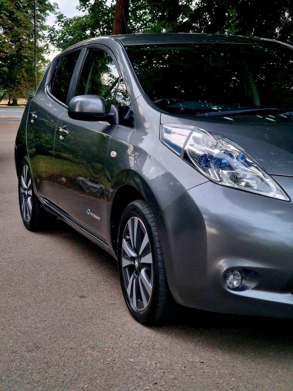 NISSAN LEAF