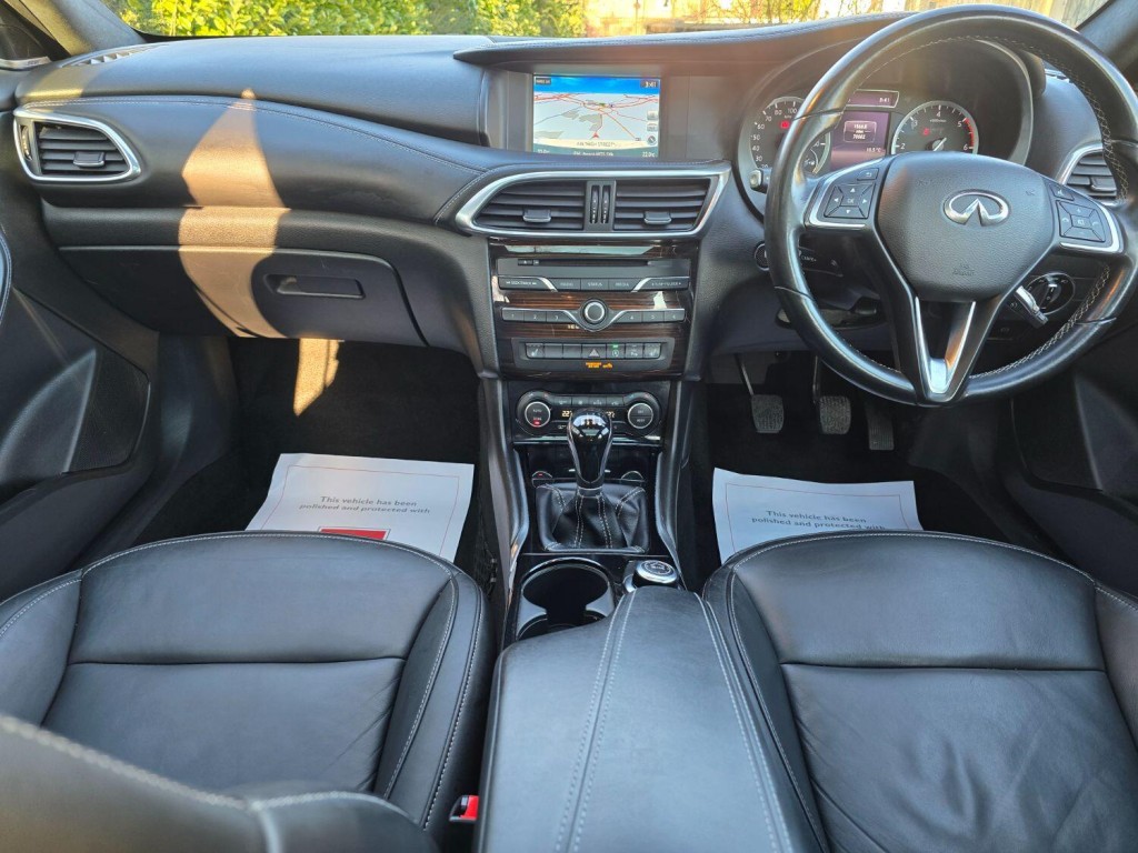 INFINITI Q30