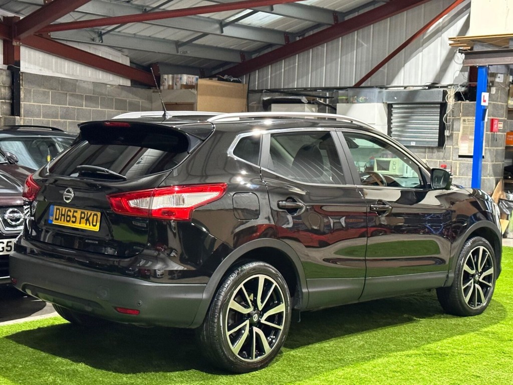 View NISSAN QASHQAI 1.2 DIG-T Tekna 2WD Euro 6 (s/s) 5dr