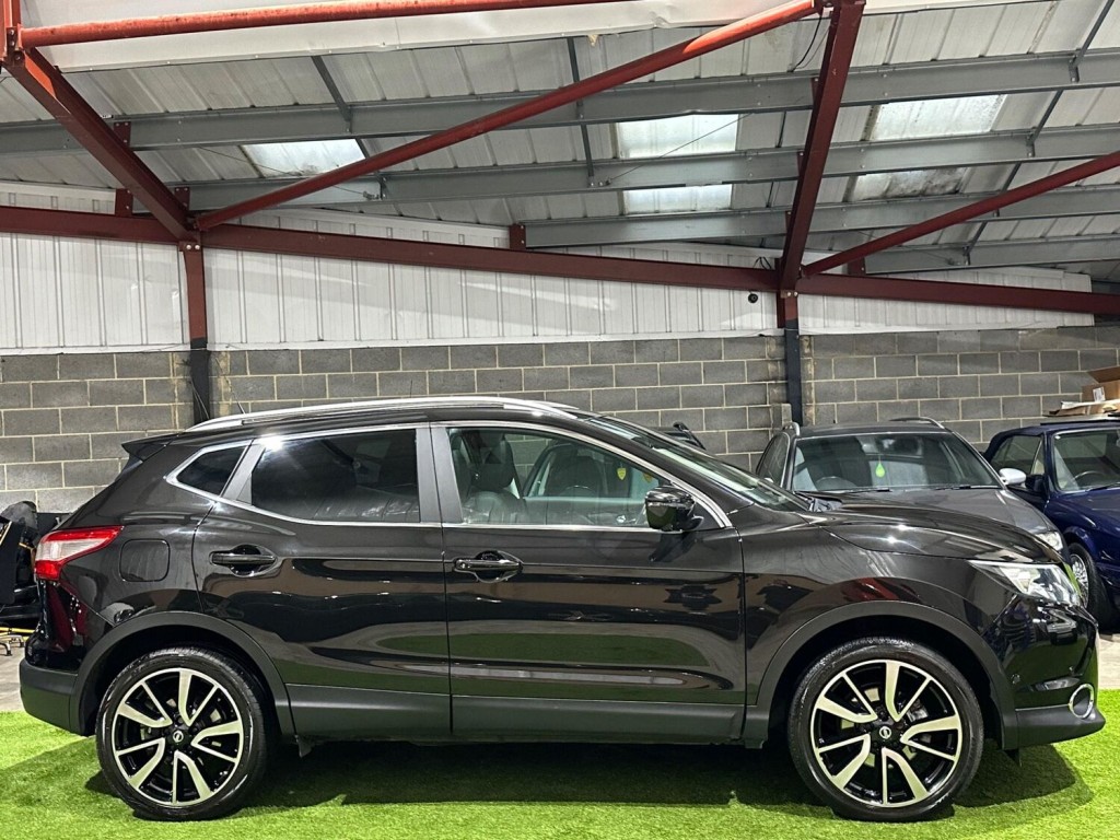 View NISSAN QASHQAI 1.2 DIG-T Tekna 2WD Euro 6 (s/s) 5dr