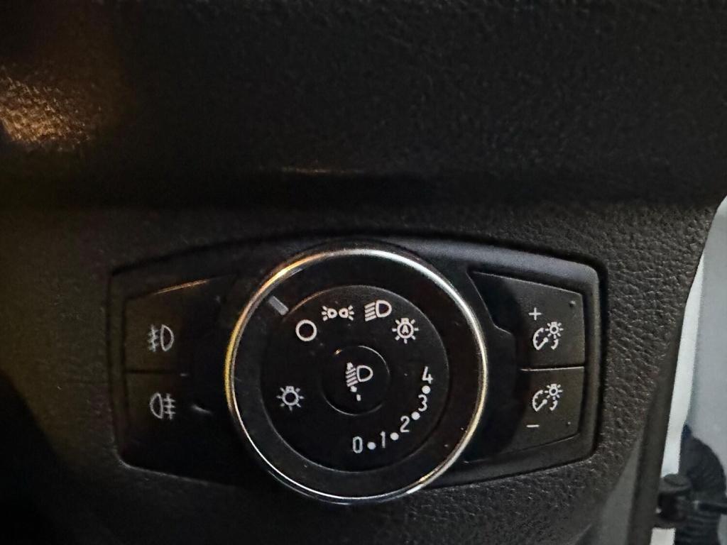 FORD TRANSIT COURIER